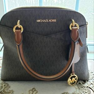 Like New Michael Kors Handbag and Wallet